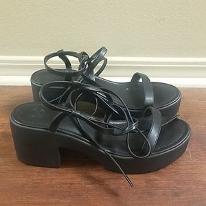 Like New Urban Outfitters Strappy Sandal sz 9